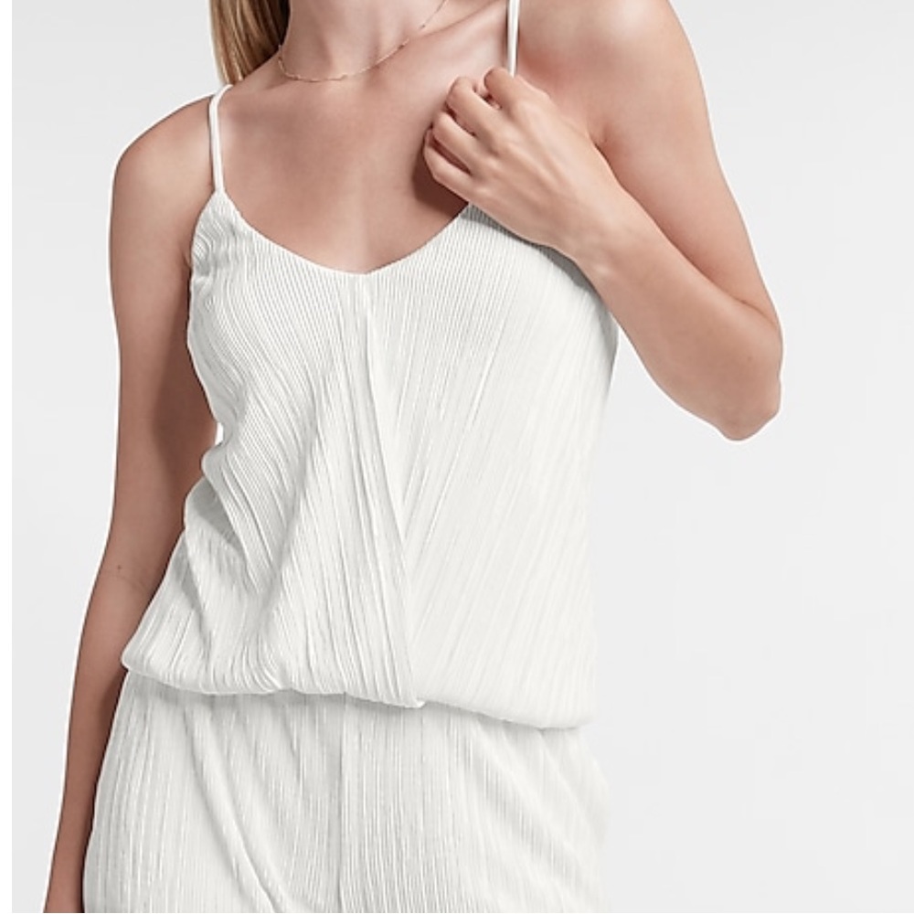 CRINKLE V-NECK BUBBLE CAMI EXPRESS BRAND NEW